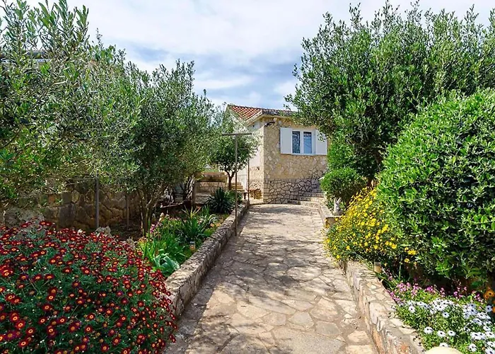 Amazing Home In Stari Grad