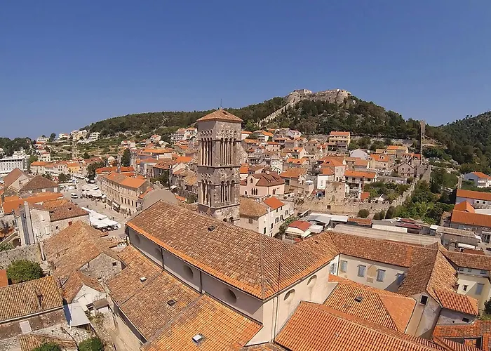 Amazing Home In Stari Grad