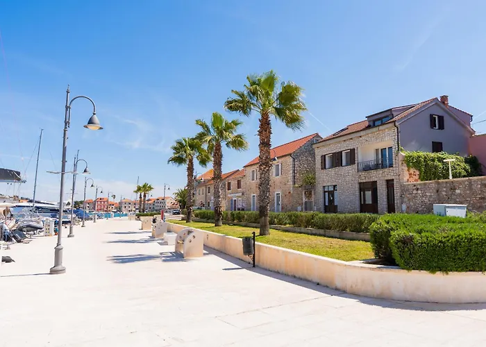 Seafront Stone Home With King Beds, Garden And Balcony